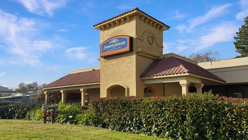 Howard Johnson by Wyndham Sacramento Downtown - Image 1