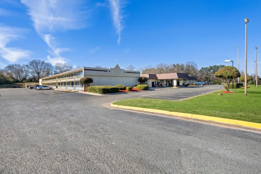 Rodeway Inn Monroe - Image 1