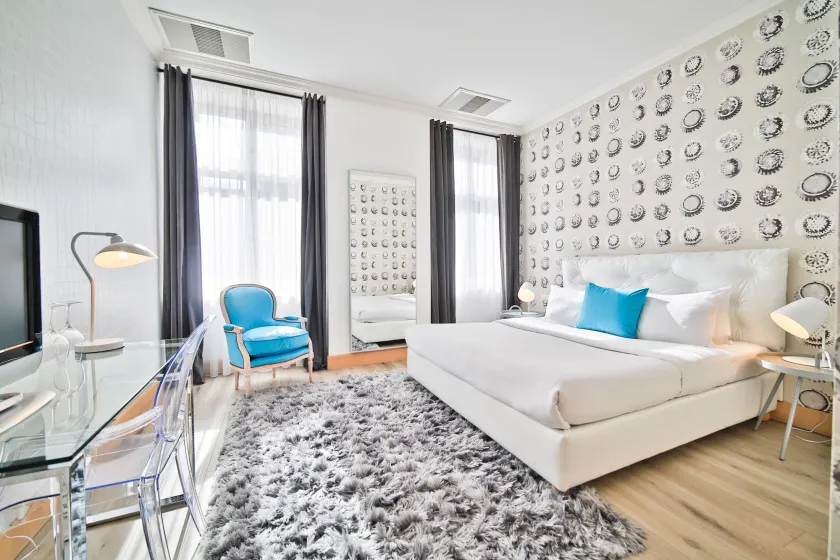 Friday Hotel - Image 1