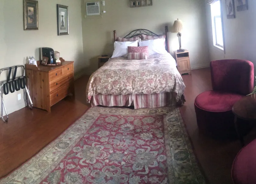 Dominion Hotel - Image 1