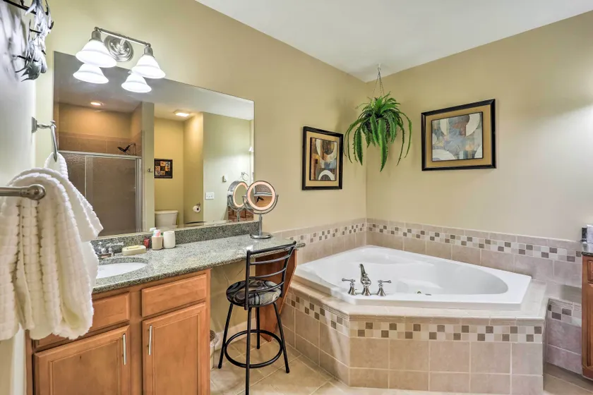 Scenic Views! Ski-In/Ski-Out Condo in Beech Mtn - Innvendig