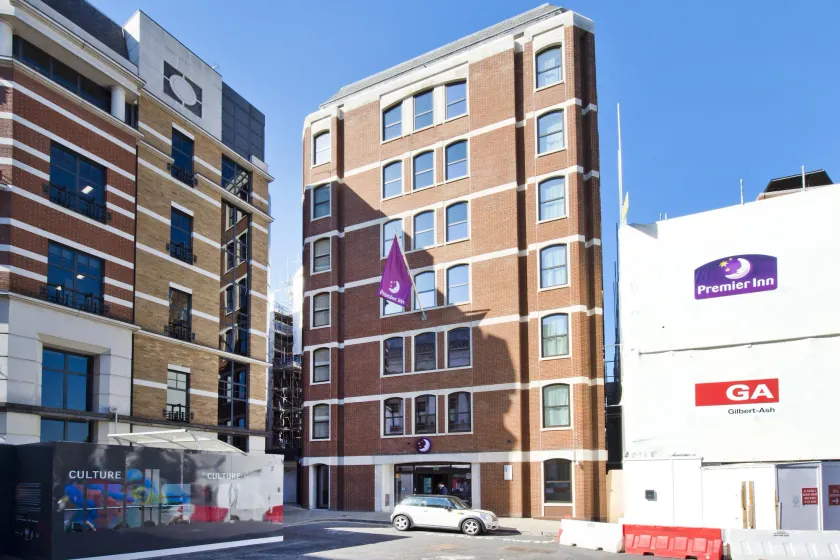 Premier Inn London Farringdon - Smithfield - Image 1
