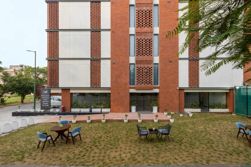 Hotel Limon Sector 45 Gurgaon - Image 1