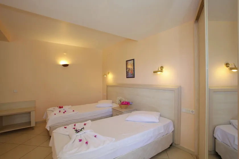 Catamaran Hotel - Image 1