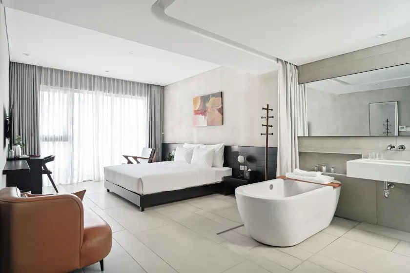 Triple E Hotel Metro Ben Thanh - Image 1