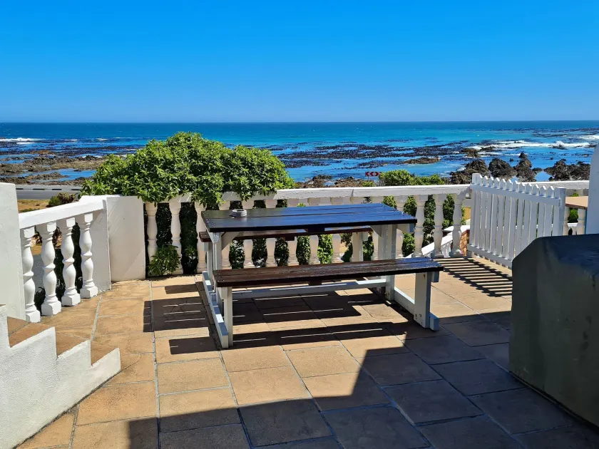 Walkerbay Accommodation - Image 1