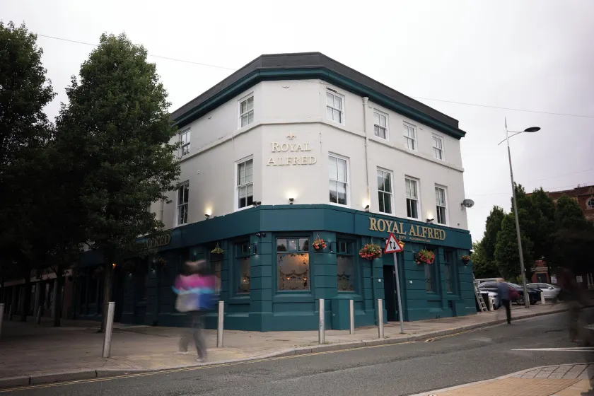 The Royal Alfred - Opposite Central Train Station - Image 1