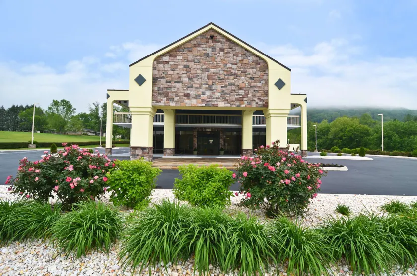 Best Western Cades Cove Inn - Image 1