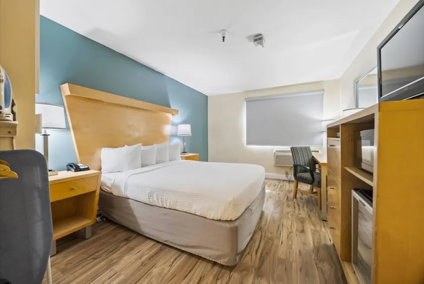 Days Inn by Wyndham Woodland - Image 1