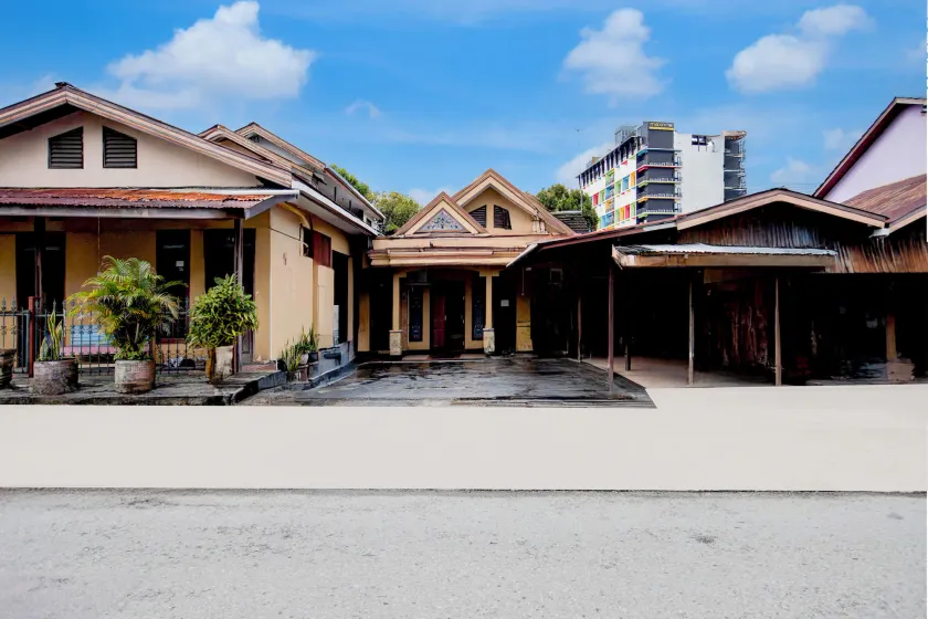 Hotel O Balikpapan near Taman Beruang Madu formerly Palm Cafe Inn - Image 1