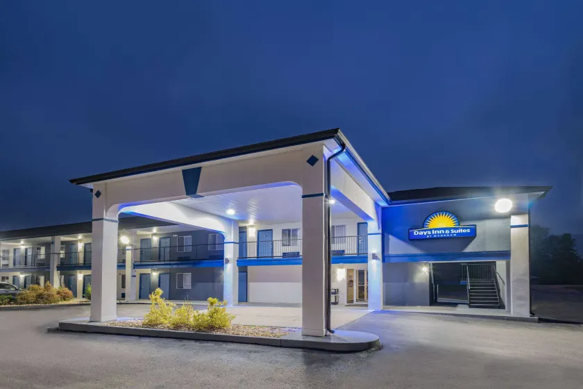 Days Inn by Wyndham Hamilton - Image 1