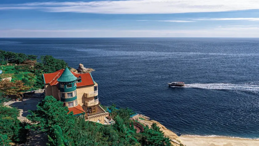 Qingdao Momer Cliff Ocean View Villas - Image 1