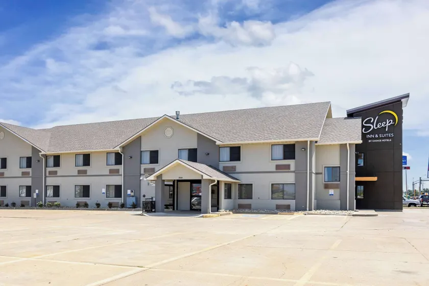 Sleep Inn & Suites Salina I-135 - Image 1
