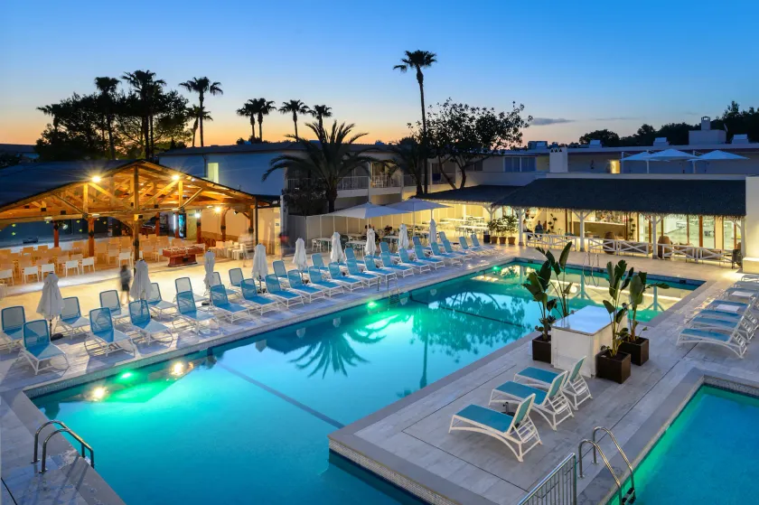 Hotel Vibra Cala Tarida-3SUP - Image 1