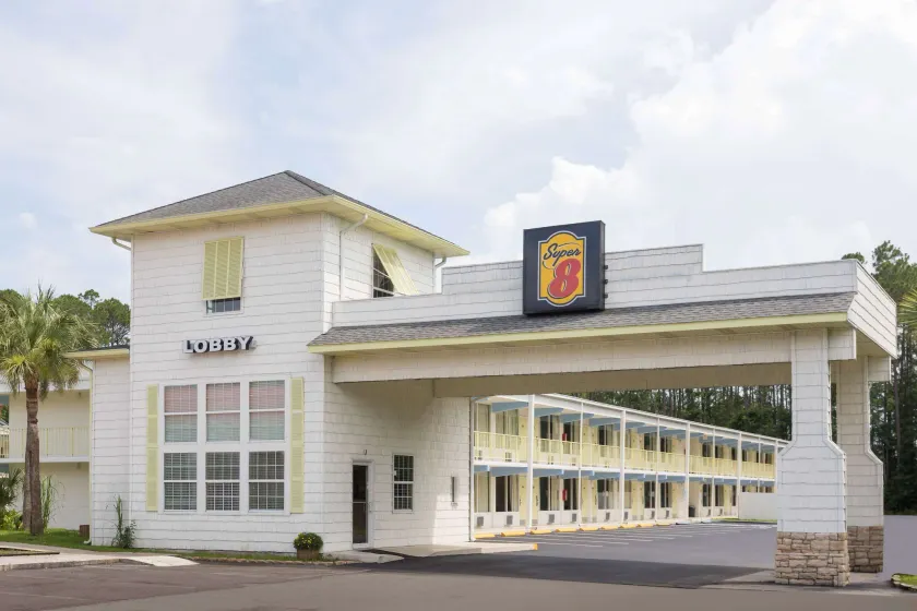 Super 8 By Wyndham Kingsland I-95 Naval Base Area - Image 1