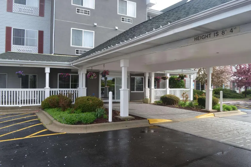 Country Inn & Suites by Radisson, Gurnee, IL - Image 1