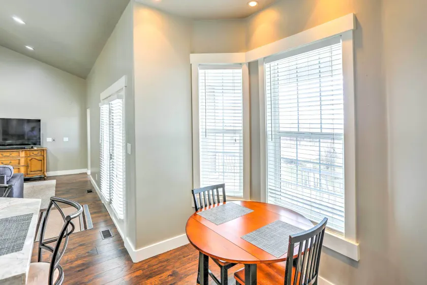 Elegant Smithfield Home w/ Views - 6 Mi to Usu! - Innenbereich