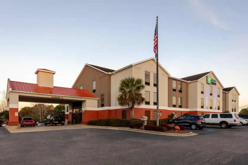 Holiday Inn Express & Suites Milton East I-10 by IHG - Image 1