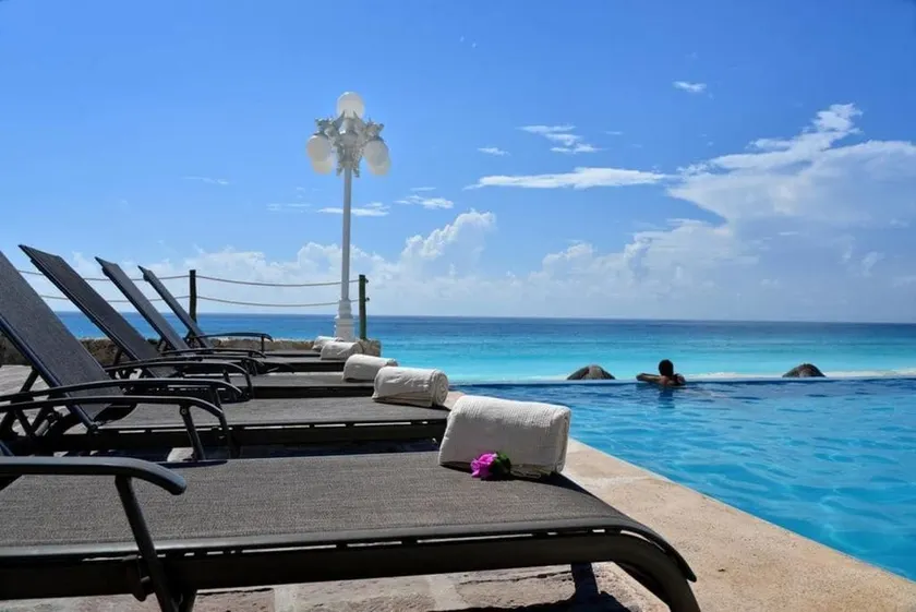 Cancun Plaza Condo Mexico - Image 1