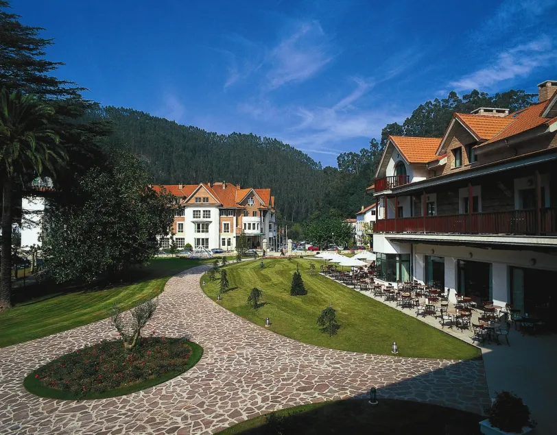 Gran Hotel Balneario De Puente Viesgo - Image 1