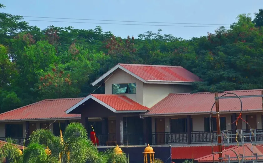 Shrubbery Palms Resort - Image 1