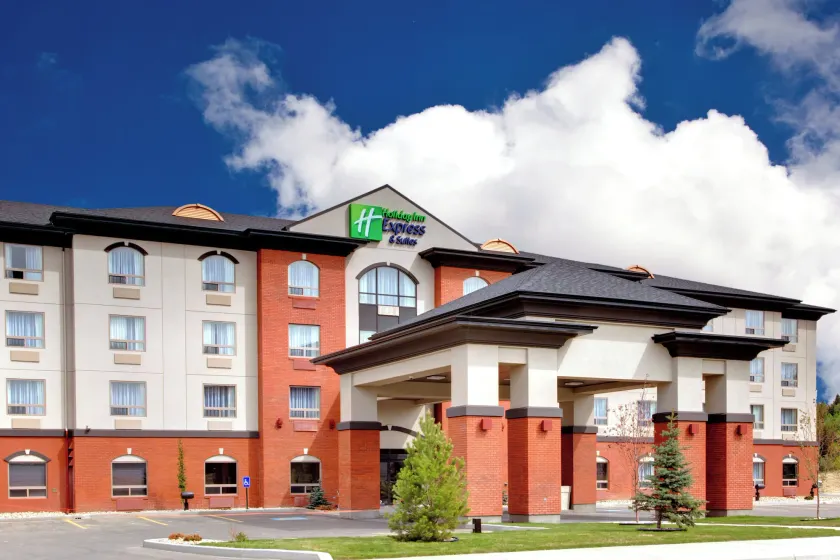 Holiday Inn Express & Suites Whitecourt by IHG - Image 1