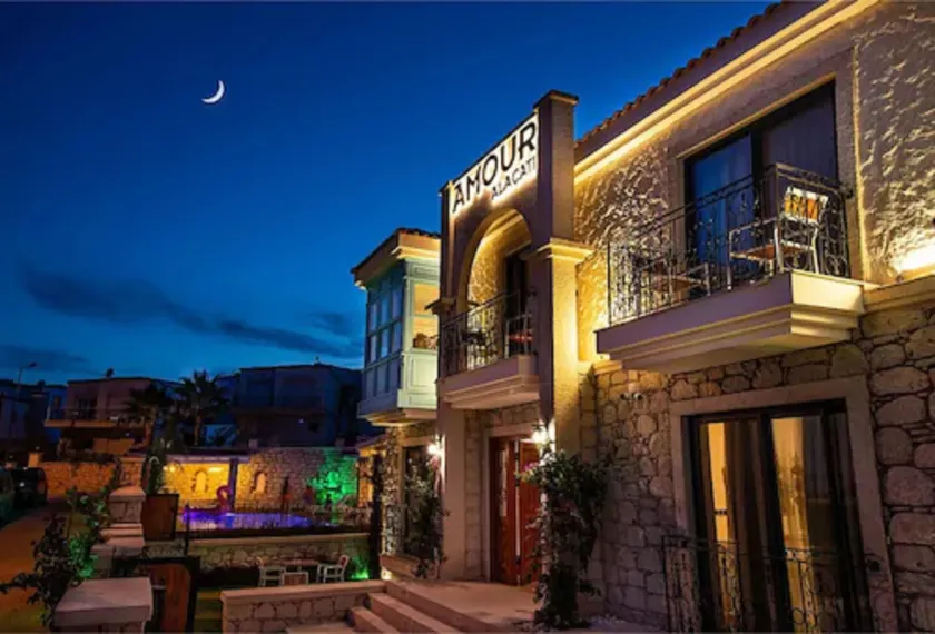 Amour Alacati Butik Otel - Image 1