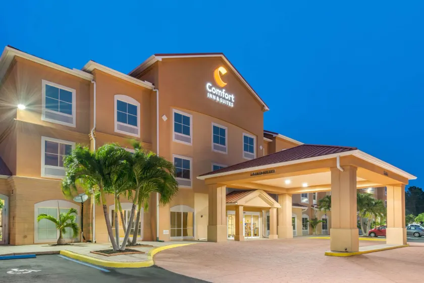 Comfort Inn & Suites Fort Myers Airport - Image 1
