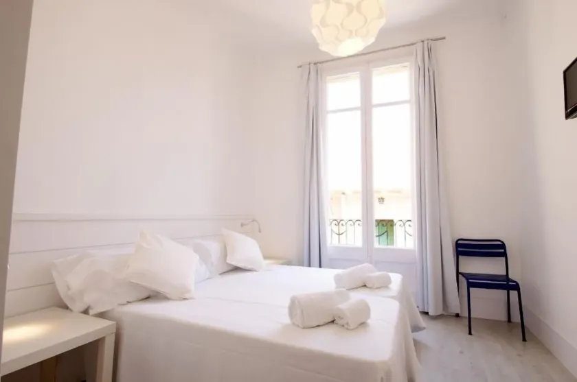 Hostal DingDong Express - Image 1