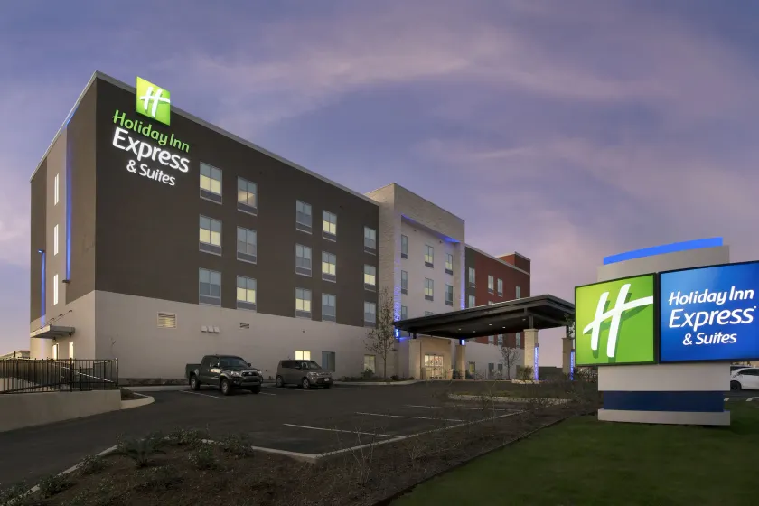 Holiday Inn Express & Suites San Antonio North-Windcrest by IHG - Image 1