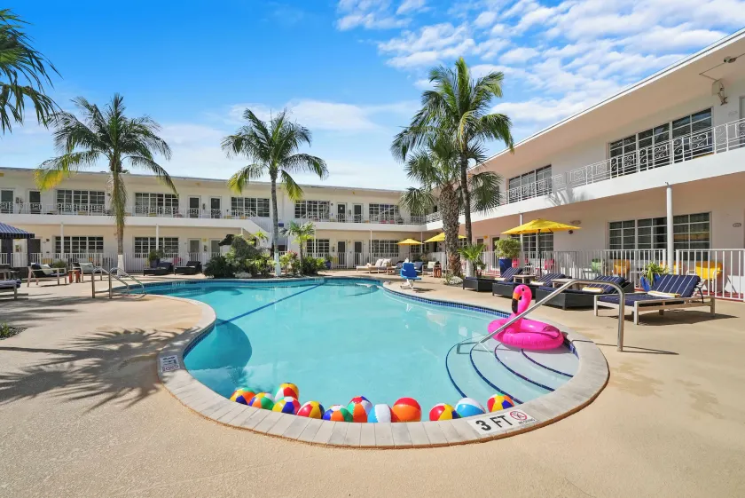 Tradewinds Apartment Hotel Miami Beach - Image 1