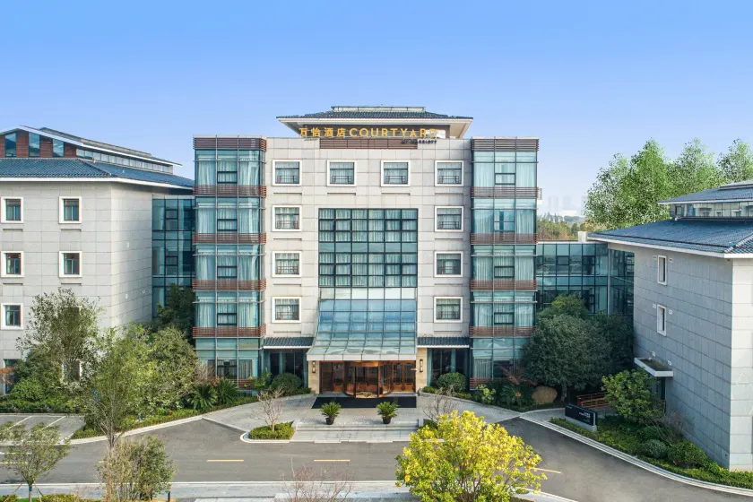Courtyard by Marriott Wuxi Lihu Lake - Image 1