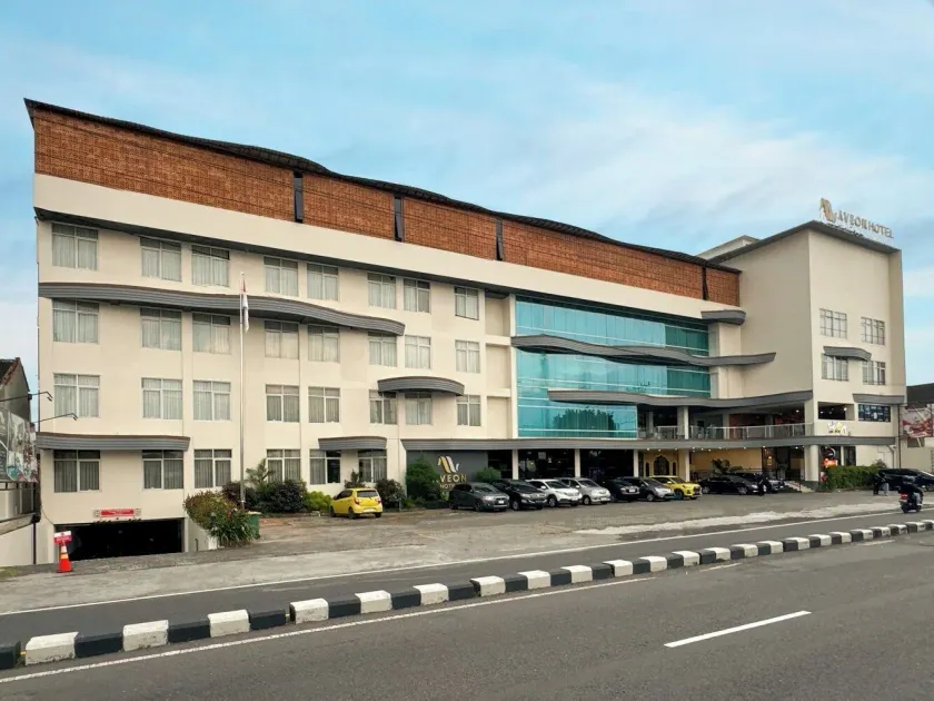 Aveon Hotel Yogyakarta by Daphna Management - Image 1