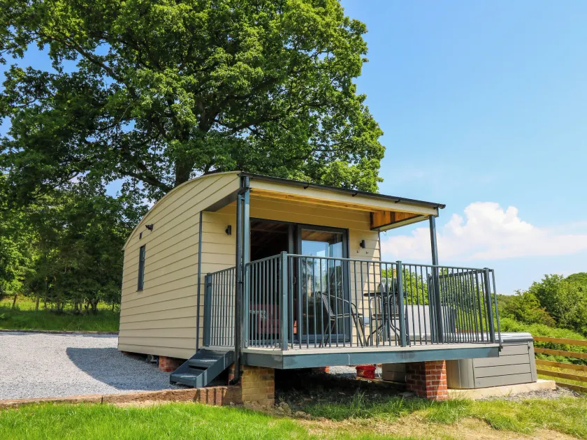 Hen's Hideaway - Image 1