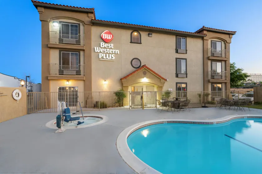 Best Western Plus John Jay Inn & Suites - Image 1