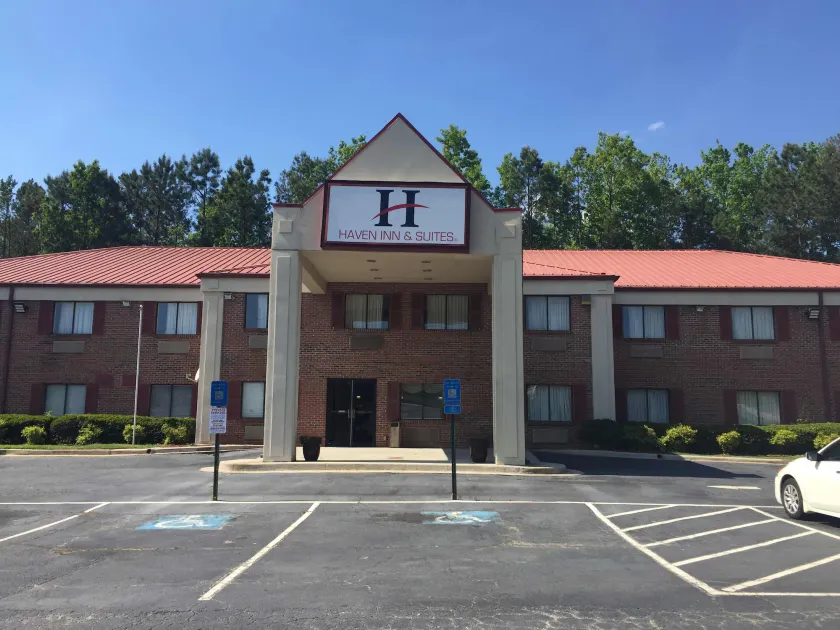 Haven Inn & Suites - Image 1