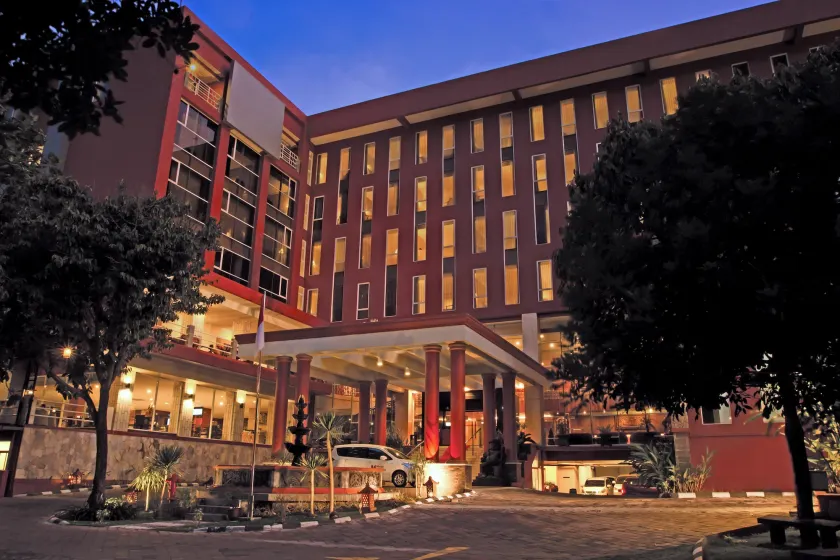 Merapi Merbabu Hotel Yogyakarta Powered by Archipelago - Image 1