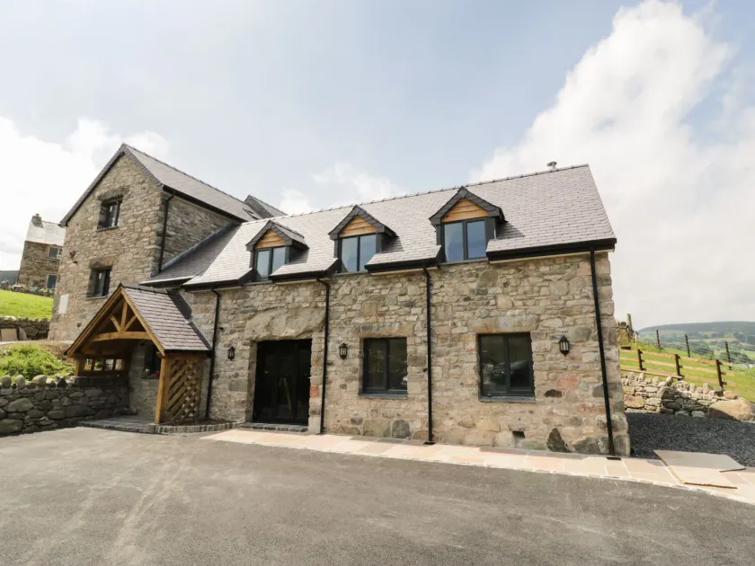 Tyn Y Celyn Isaf - Image 1