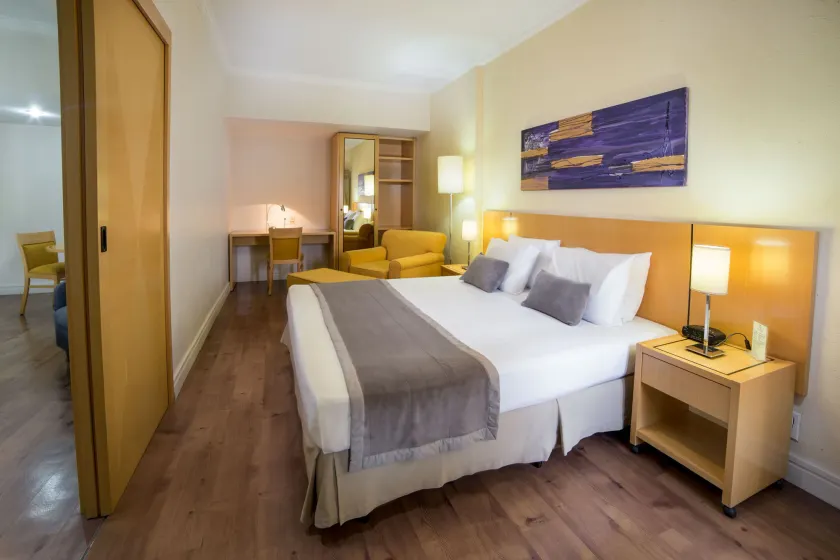 Cardum Hotel - Image 1