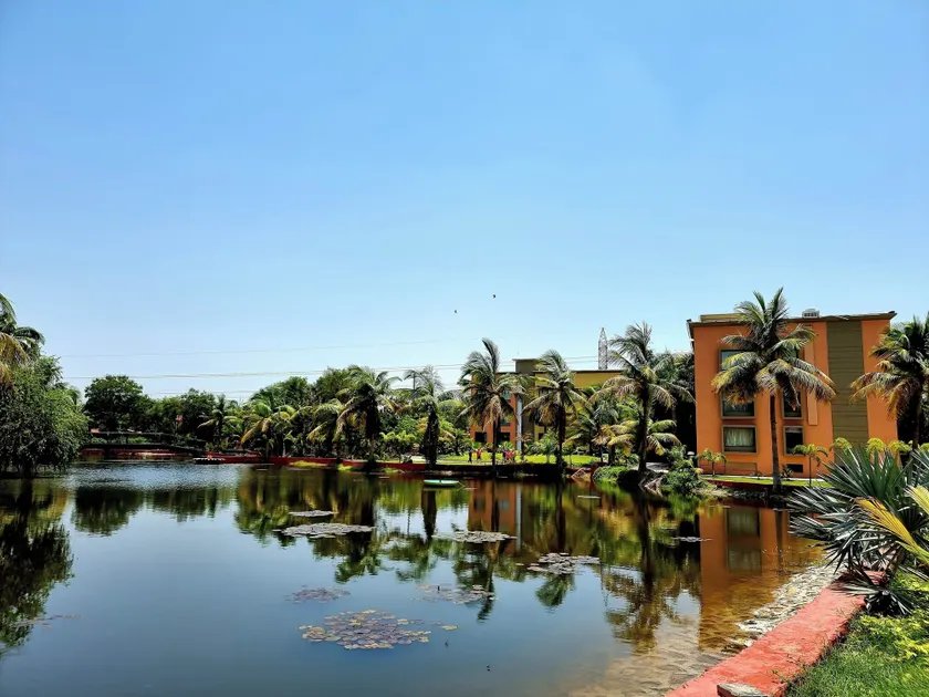 Palm Green Club & Resort by The Sky Imperial - Image 1