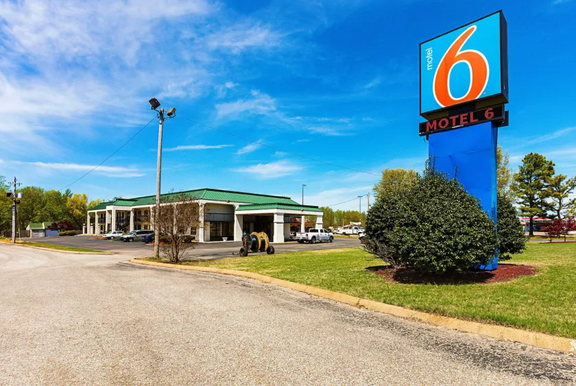 Motel 6-Covington, TN - Image 1