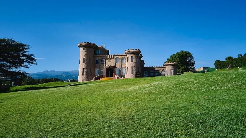Tafaria Castle & Center For The Arts - Image 1