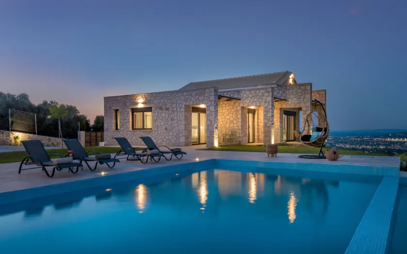 Zinos Luxury Villa - Image 1