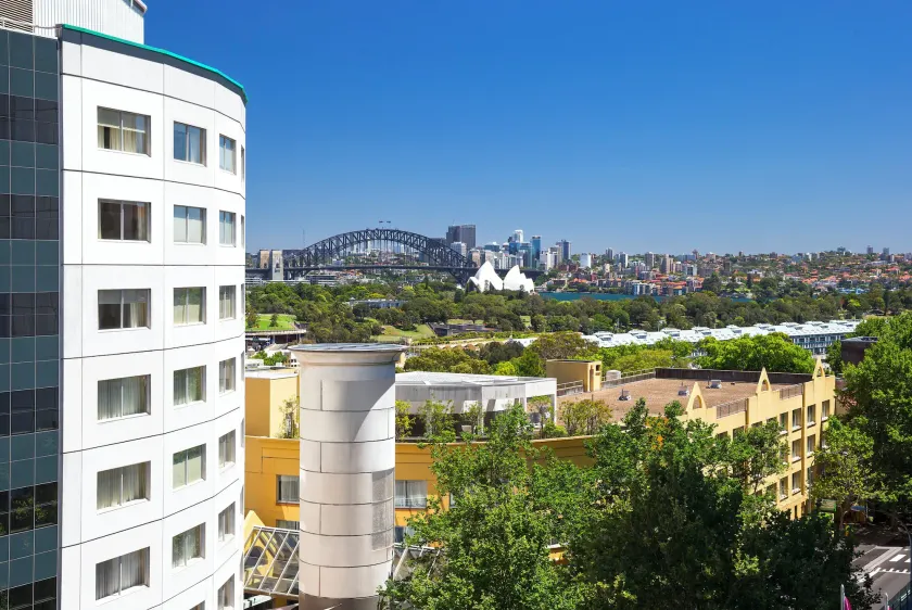 Holiday Inn Sydney Potts Point - Image 1