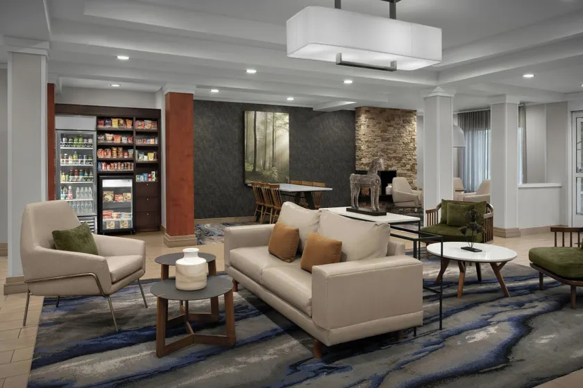 Fairfield Inn & Suites by Marriott Rogers - Image 1