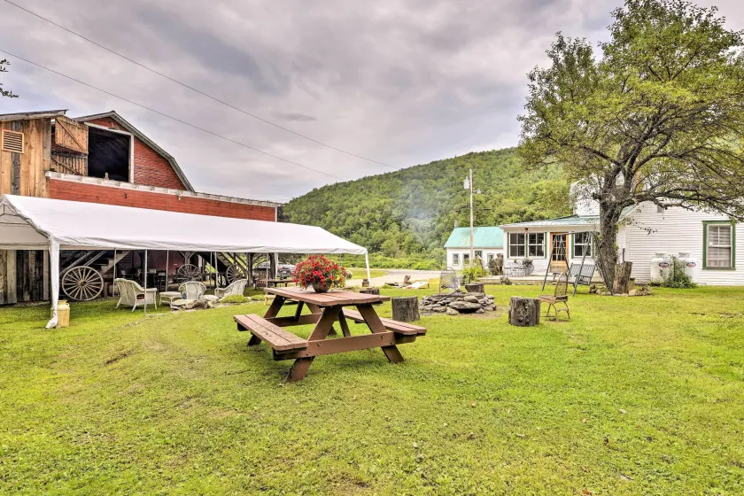 Rustic Roxbury Ski Farmhouse With Trails! - Innenbereich