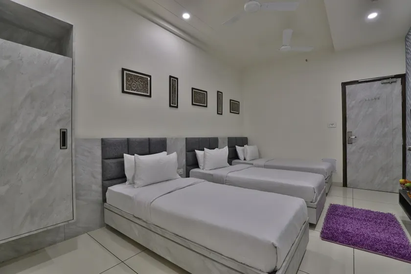 Hotel Orbit - Image 1