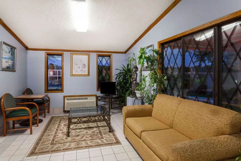 Knights Inn - Columbia - Image 1