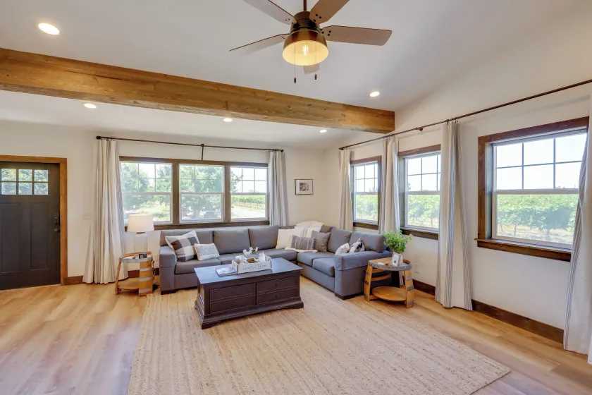 Charming Lodi Retreat: Walk to Local Wineries - Image 1