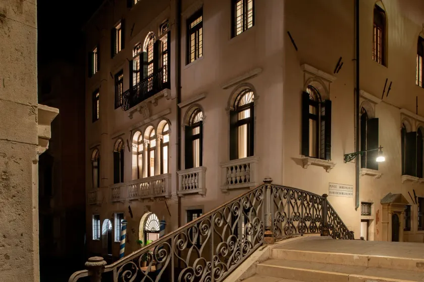 Eight Venezia - Image 1